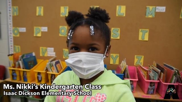 The Pledge of Allegiance - Ms. Nikki's Kindergarten Class at Isaac Dickson смотреть онлайн