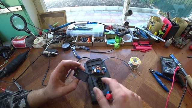 САМАЯ ПРОСТАЯ ДОРАБОТКА стандартной зарядки интерскол под Li-ion-18650. смотреть онлайн