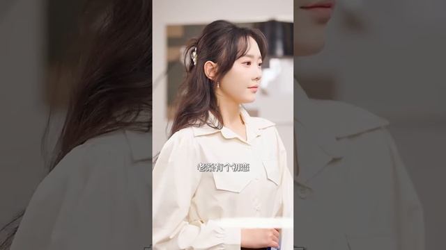 【MULTI SUB】 女人當了霸道總裁五年的秘書，心甘情願做他的地下情人，儅她天真以爲付出遲早有回報，卻不料被現實狠狠打臉，原來男人早已訂婚，她只是男人的發泄工具#女頻#虐戀#霸道總裁#言情#灰姑 смотреть онлайн