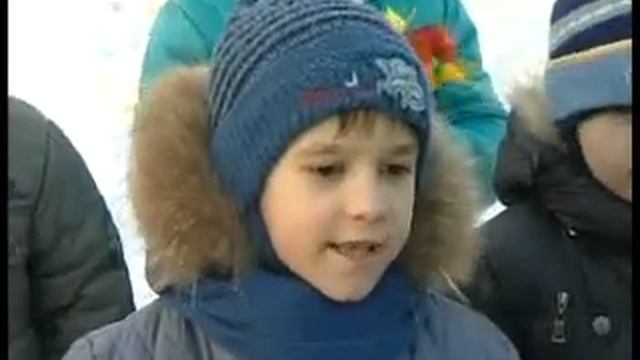 Сотрудники ГИБДД, "вооруженные" цветами, поздравили женщин-водителей с 8 Марта смотреть онлайн