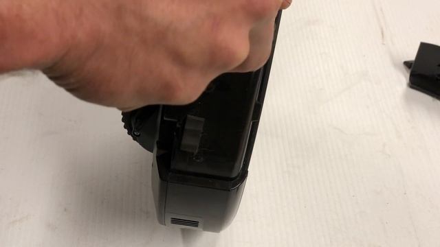 EufyVac 11 - EASY Front Bumper Sensor Repair (2 Beep Error) смотреть онлайн