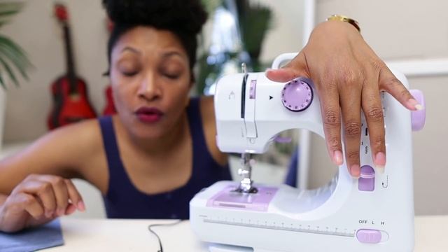 Mini Sewing Machine with Multiple Stitches! | Review & Unboxing смотреть онлайн