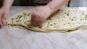 Слоённая, хрустящая катлама с луком в духовке!