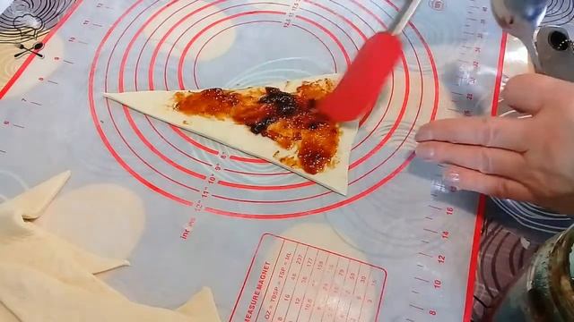 НЕЖНЕЙШИЕ КРУАССАНЫ С ВАРЕНЬЕМ из готового Слоеного Дрожжевого Теста смотреть онлайн