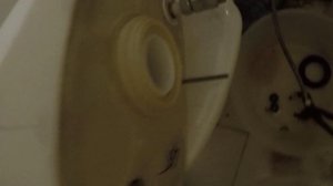 Замена импортной арматуры смывного бачка унитаза на российскую!