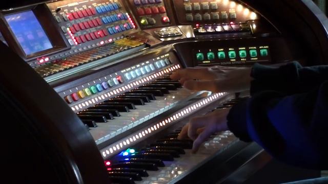 Walter Hammel Plays 1950's Love Song "Only You" on the Lowrey Prestige Virtual Orchestra. смотреть онлайн