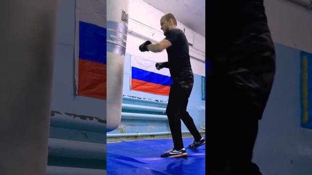 Отработка комбинации на груше, прямой прямой боковой смотреть онлайн