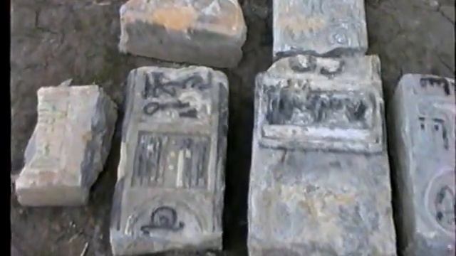Как строили памятные мемориалы из могильных плит с Чеченского кладбища смотреть онлайн