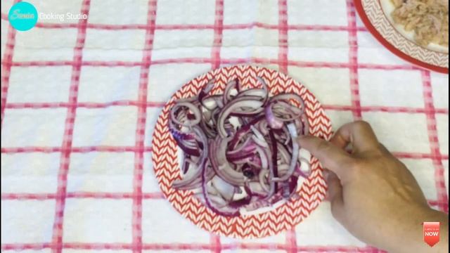 Italian Style Tuna Pizza | চুলায় তৈরী ইটালিয়ান পিজ্জা | No Oven/ No East| by Sonia cooking Studio смотреть онлайн