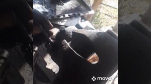 Опель Зафира А передний тормозной супорт ремонт, профилактика.