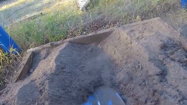 Делаем необычную грядку! Повышаем плодородие почвы! Эксперимент в огороде! Из Столицы в Деревню. смотреть онлайн