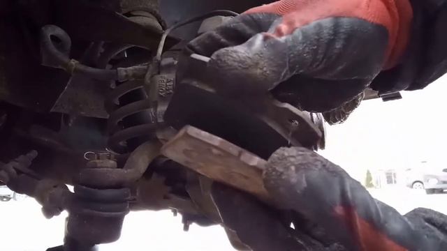 Правильная замена передних тормозных колодок! ВАЗ 2106(классика)! смотреть онлайн