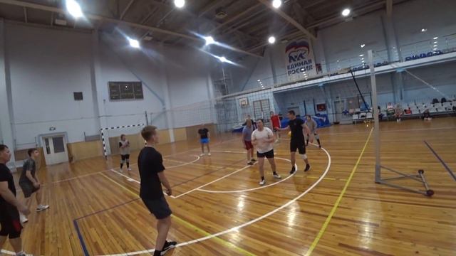 |КОМАНДА ВЛЁТ против ВЗЛЁТ 2|Волейбол от первого лица First person volleyball смотреть онлайн