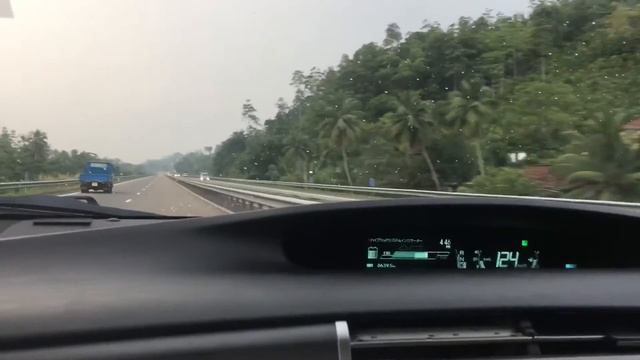 Toyota Prius ZVW30 PHV 152km/h смотреть онлайн