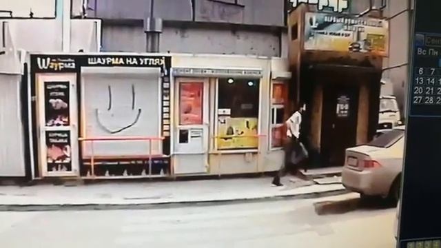 Ударил ножом и отобрал телефон и деньги у продавца фруктов в Новосибирске смотреть онлайн