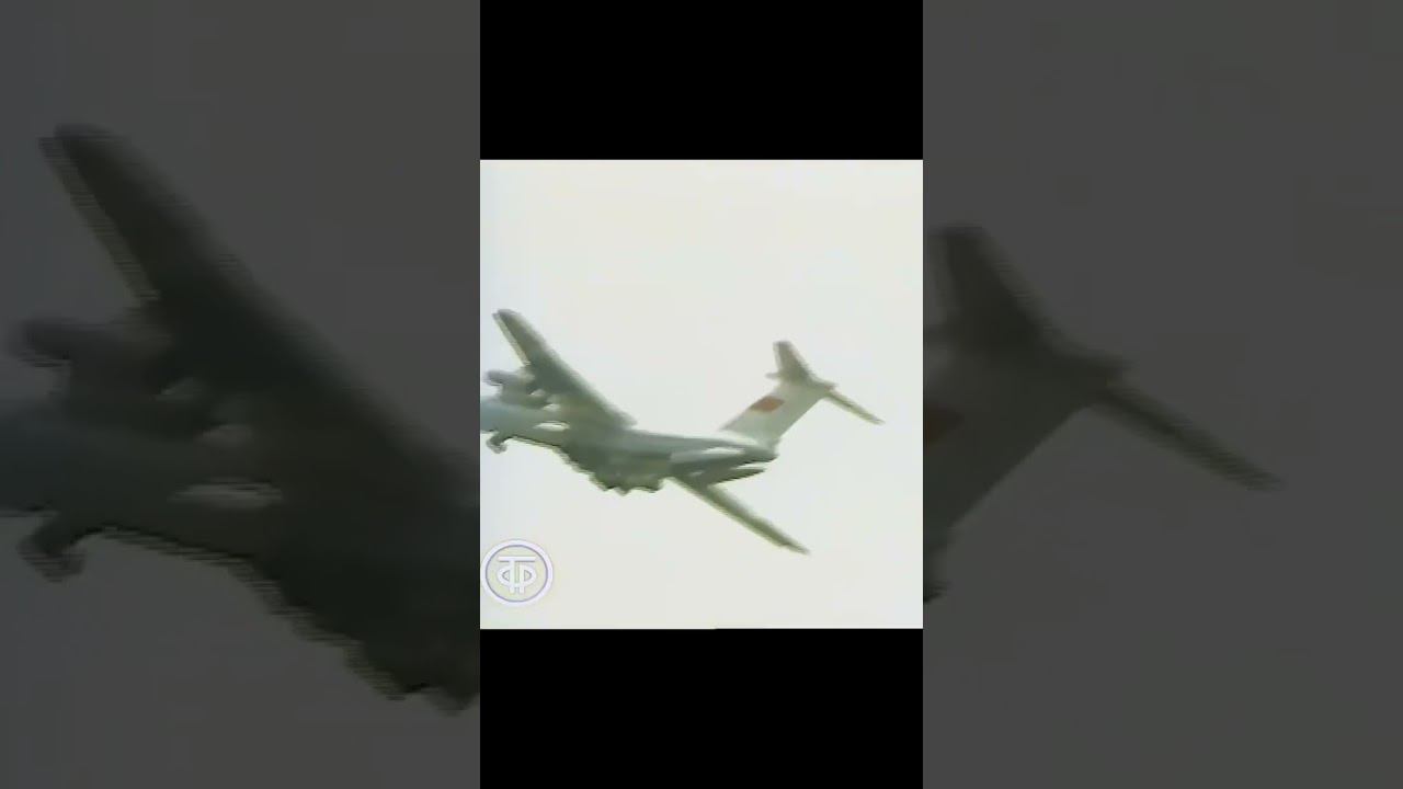 ОГРОМНЫЙ ИЛ 76 в 5 метрах над землёй выбросил #ил76 #shorts смотреть онлайн
