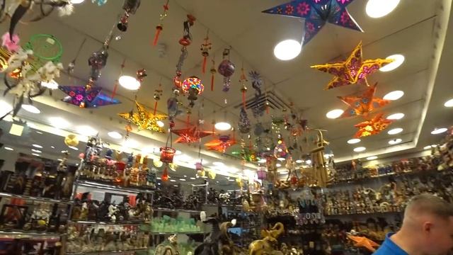 Вот это ДААА и даже ТАКОЕ продаётся! Ну и ЦЕНЫ на сувениры! Что привезти из Египта ДОМОЙ? Хургада смотреть онлайн