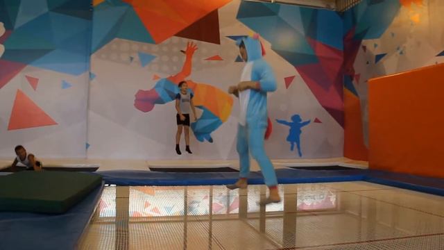 Один день из жизни Единорожки в Батутном парке JUMP г. Таганроге смотреть онлайн