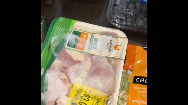 Food Bank Sacramento. США бесплатная еда. Бесплатный телефон с сим картой оплаченной на год смотреть онлайн