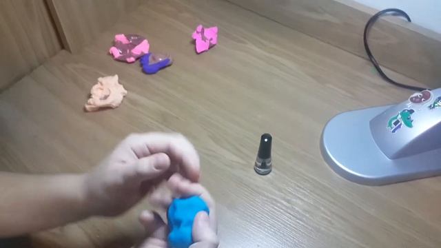 Хрустящие шарики из легкого пластилина смотреть онлайн