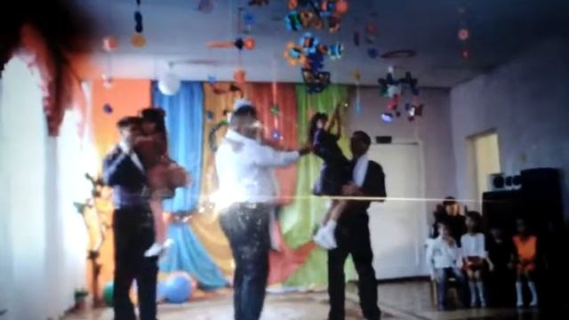 Танец в детском саду отец и дочь. смотреть онлайн