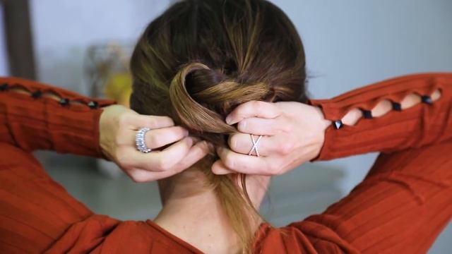 How to Create a Knotted Low Bun | Cute Girls Hairstyles смотреть онлайн