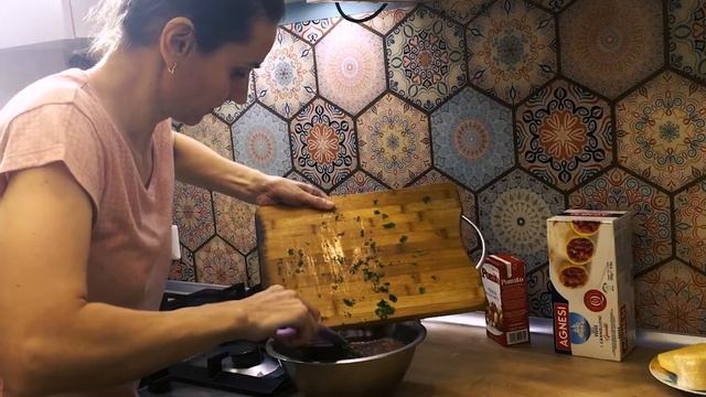 ВЛОГ: Ужин на скорую руку. Рецепт сочные каннеллони с фаршем. смотреть онлайн