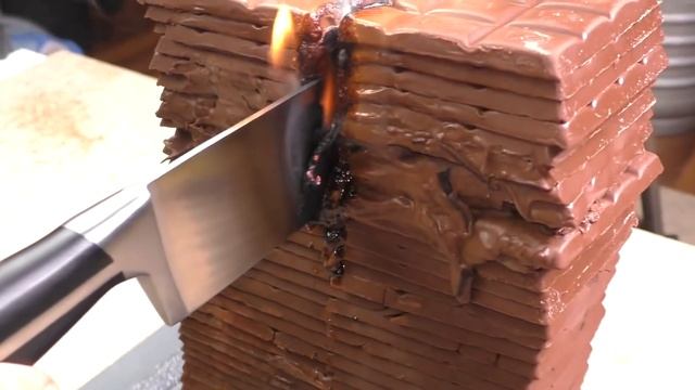 ЭКСПЕРИМЕНТ: РАСКАЛЕННЫЙ НОЖ vs 100 СЛОЁВ ШОКОЛАД смотреть онлайн