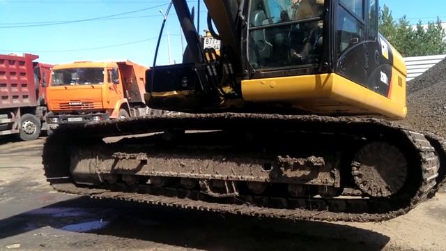 Гусеничный экскаватор Caterpillar смотреть онлайн