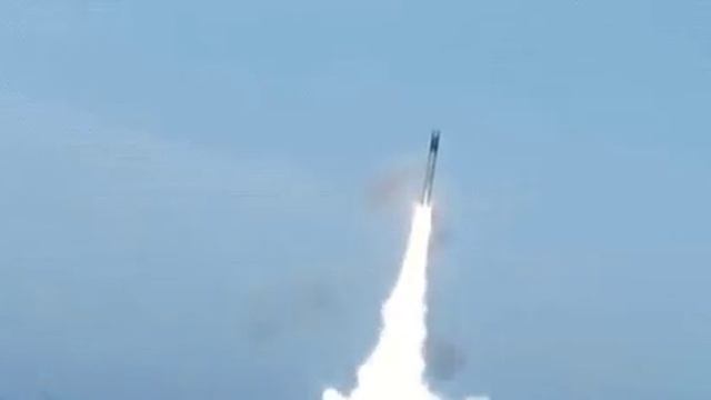 Выпуск ракеты с подводной лодки смотреть онлайн