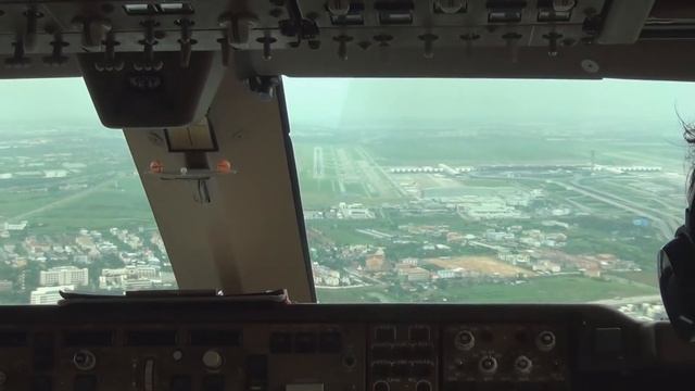 KLM Martinair 747-400 - Landing Bangkok BKK, Cockpit View смотреть онлайн