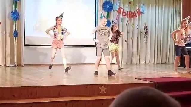 задорный детский танец гномиков смотреть онлайн