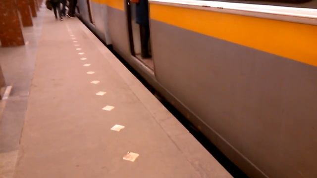 Станция метро Каширская-2, Электропоезд 81-720 Яуза смотреть онлайн