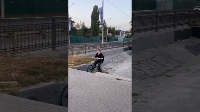 360 и кривой ноу хенд с вылета на BMX #bmx4life #fail #bmxlife #rickowens #street #bmx #питбайк смотреть онлайн