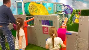 Лайк_Настя_и_Папа_играют_и_стреляют_из_пушки_шариками_