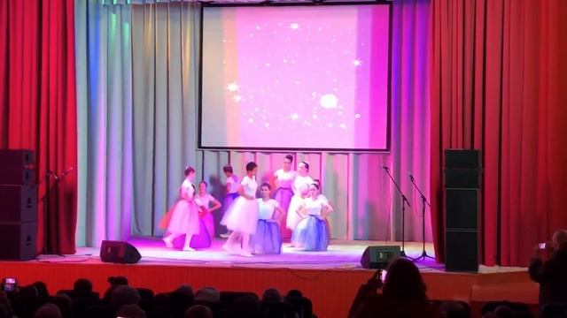 Новогодний танцевальный калейдоскоп. Полька смотреть онлайн