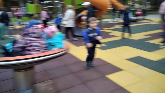 Новая детская площадка в Парке Горького Харьков смотреть онлайн