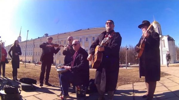 БГ во Владимире. "Ну-ка, мечи стаканы на стол..."