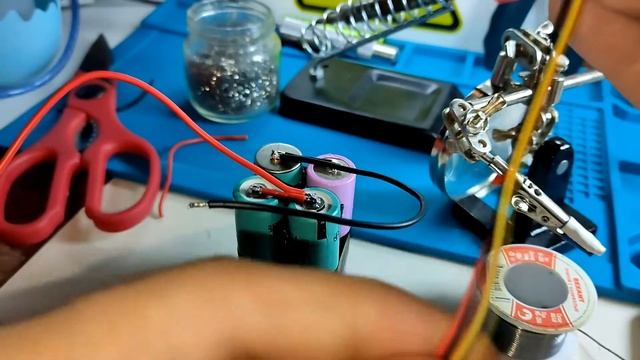 Сборка литий-ионных аккумуляторов 18650 своими руками ✋(2S аккумулятор)