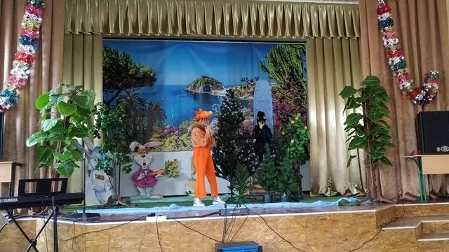 Центр детского творчества г.Приморск. Сценка - басня Крылова "Лиса и ворона". смотреть онлайн