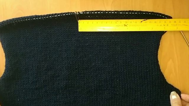 Школьная КОФТА СПИЦАМИ - Часть1: Вязание спинки/вырез горловины/скос плеча смотреть онлайн