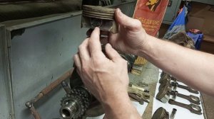 Как правильно собрать поршень с шатуном. Смещение пальца и для чего оно нужно?