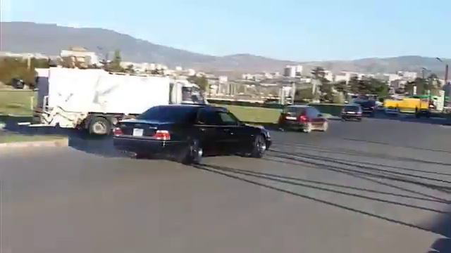 Mercedes-Benz S600L AMG Drift смотреть онлайн