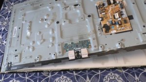 Телевизор Samsung без единого гвоздя. Есть звук, нет изображения. Ремонт подсветки.