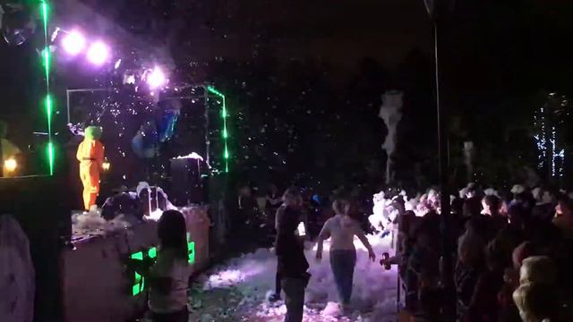 Пенная вечеринка на летнем фестивале танцевальной музыки "Зелень" | Центр Культуры Подмосковье смотреть онлайн
