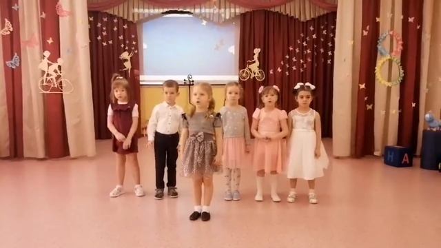 Вокальный ансамбль "Бусинки", песня "Мама первое слово". смотреть онлайн