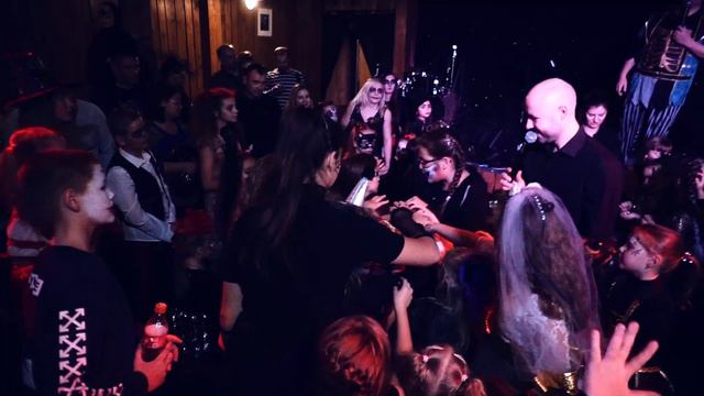 Helloween party MAY смотреть онлайн