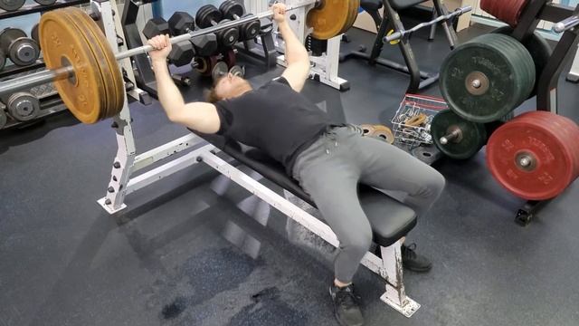 Жим лежа - Техника выполнения упражнения смотреть онлайн