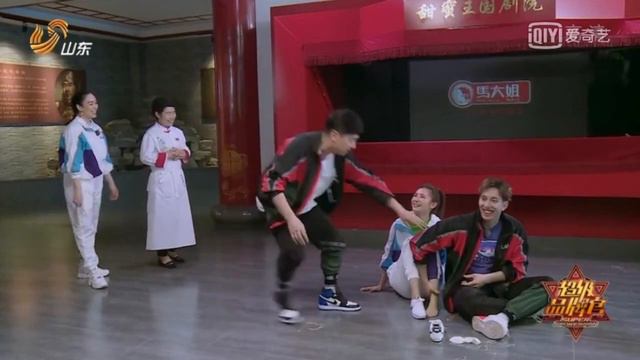 Chinese game show foot tickling смотреть онлайн