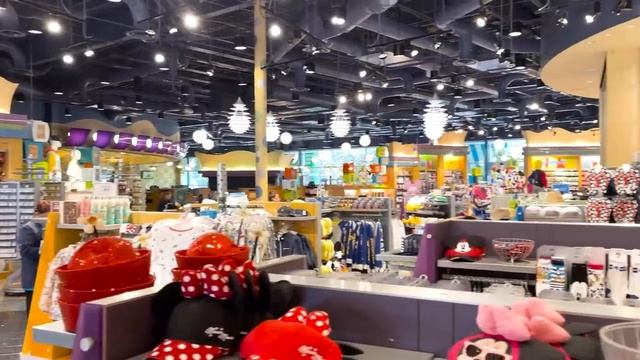 Reviewing EVERY Hotel in Disney World -- Pop Century Resort смотреть онлайн